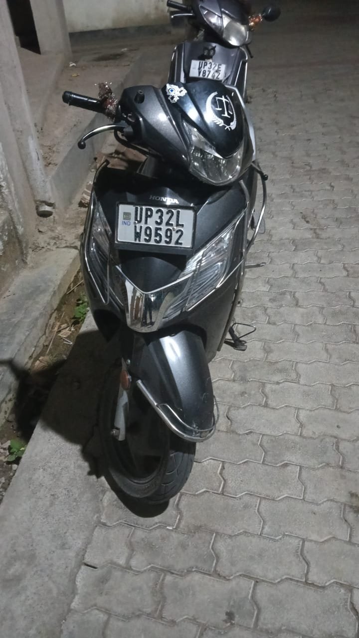 लखनऊ खबर: खड़ी कर का ट्रैफिक पुलिस ने काटा चालान, कर के नंबर के बजाय, डाला स्कूटी का नंबर….