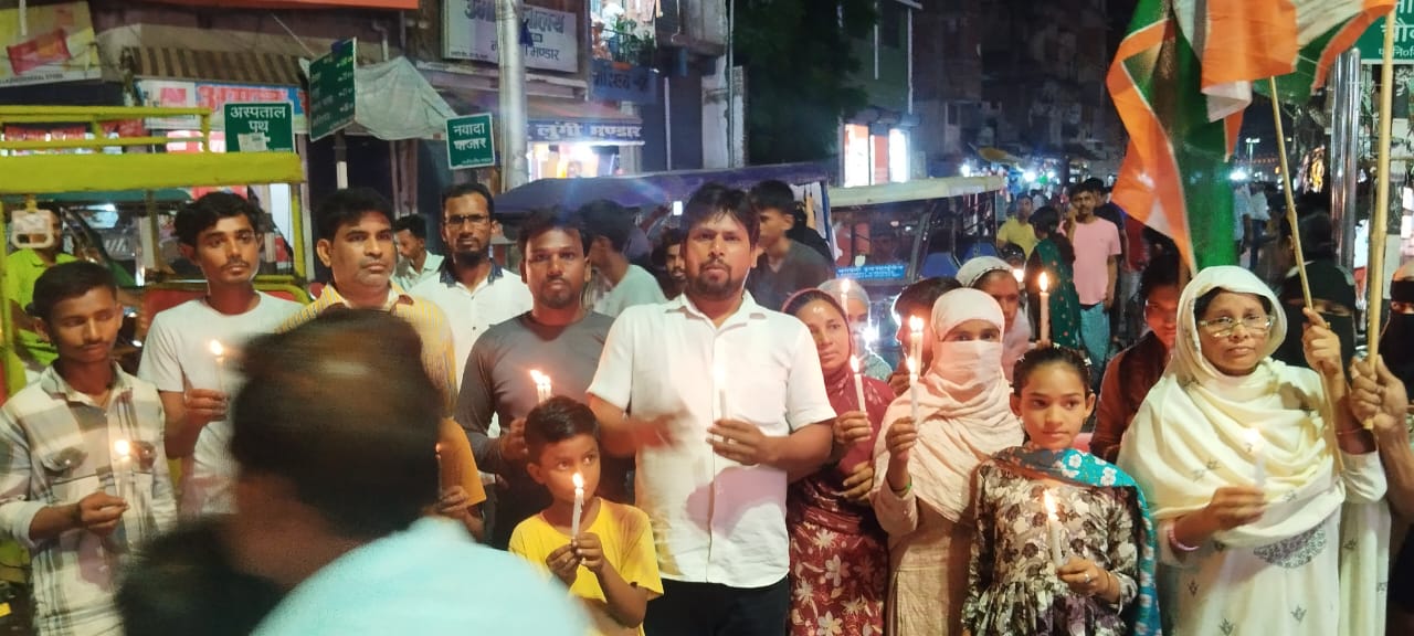 नवादा खबर : कांग्रेस पार्टी नवादा के द्वारा निकाला गया कैंडल मार्च… News published by: ncfbnews. Com.. Tarun Kumar Bihar state head..